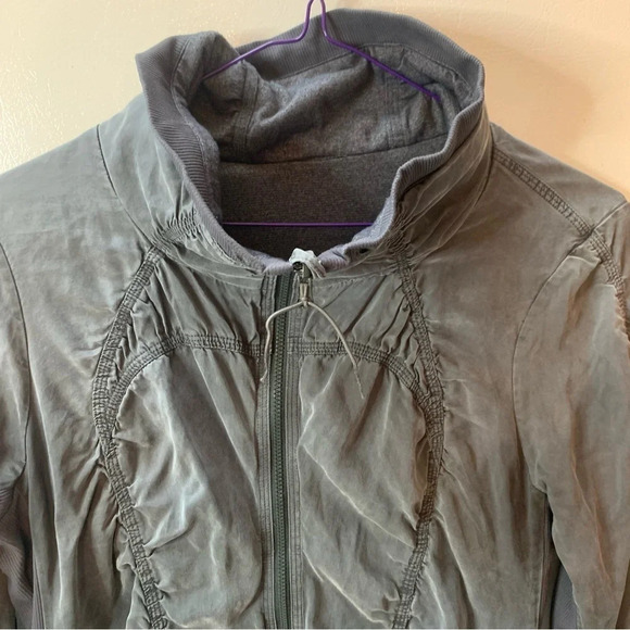 Lululemon Reversible Jacket  8 - Picture 8 of 9